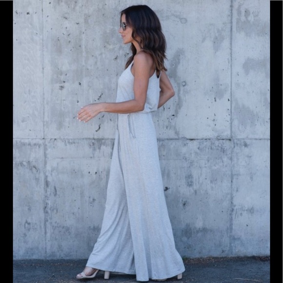 Beautiful women sleeveless jumpsuit - Picture 3 of 6